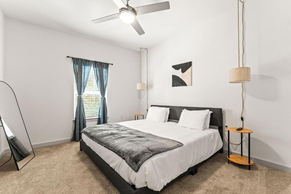 Adeline Apartments 15m to Parks, Pet Friendly, Free Parking by Heavenly Homes