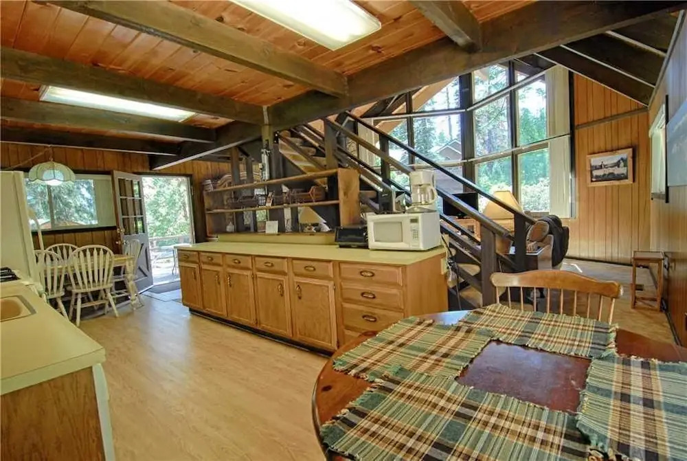 Huge Windows and Perfect Deck for Grilling at Rim Drive Lookout #190