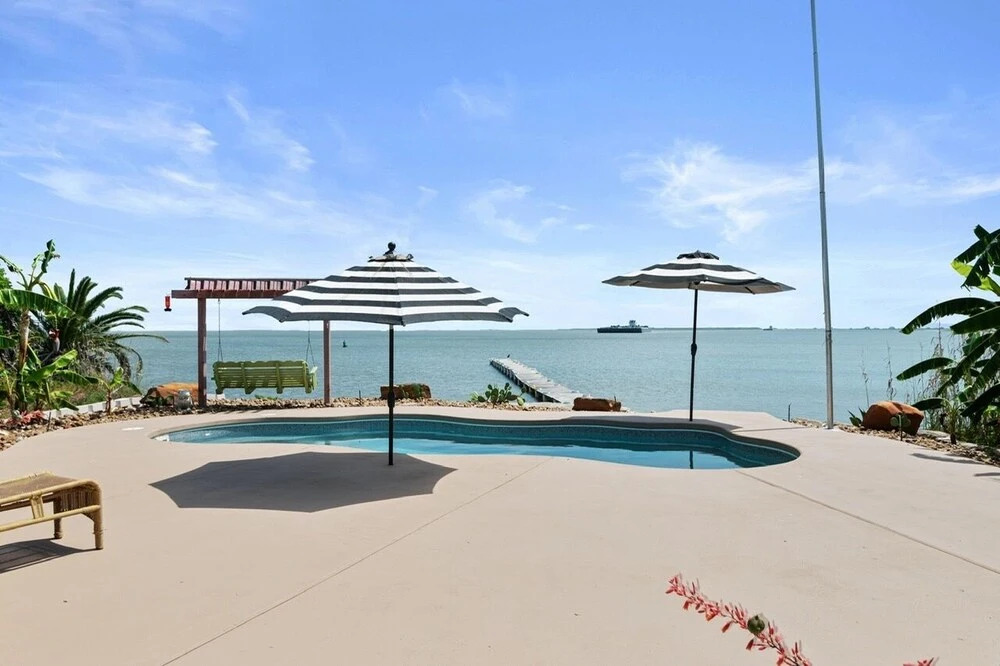 The Peach Pelican 3 Bedroom Home by RedAwning