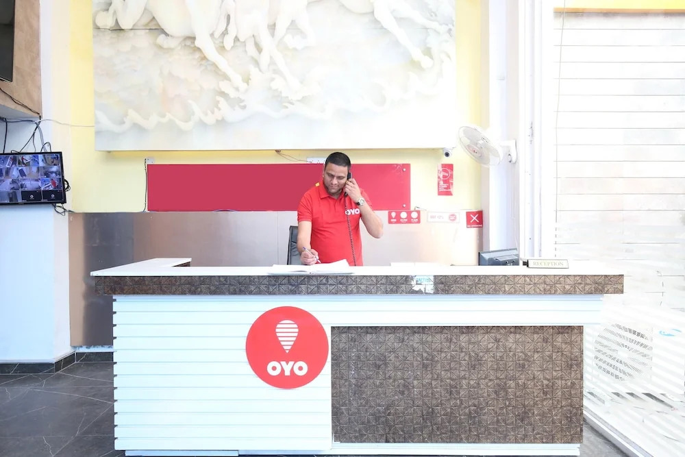 Oyo 11367 Hotel Yellow