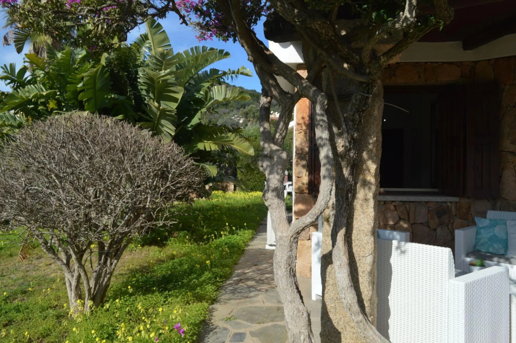 Seafront house in Porto Taverna, independent and 100 meters from the beach with a beautiful view of-Casa Porto Taverna