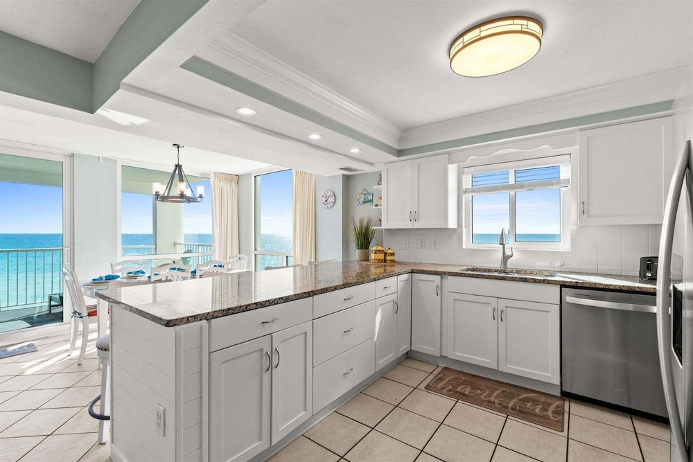 Shoreline Towers 1051 3 Bedroom Condo