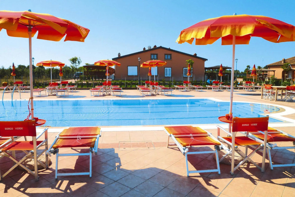 Apartment in Vada With Garden Furniture