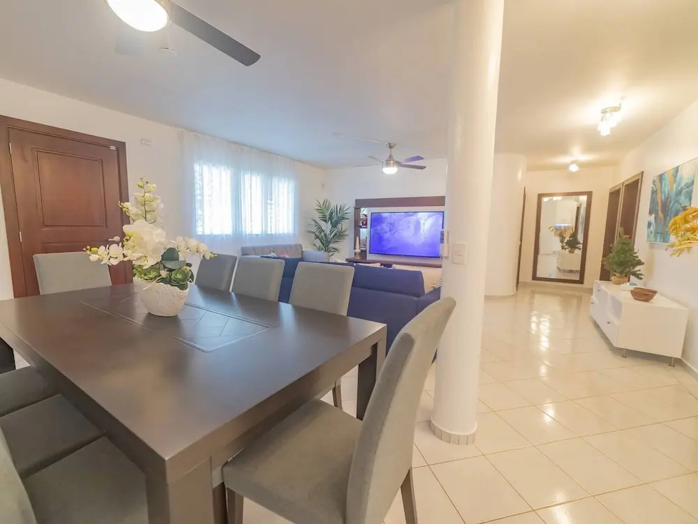 7br Massive Villa In Sosa - 2mins From Nightlife