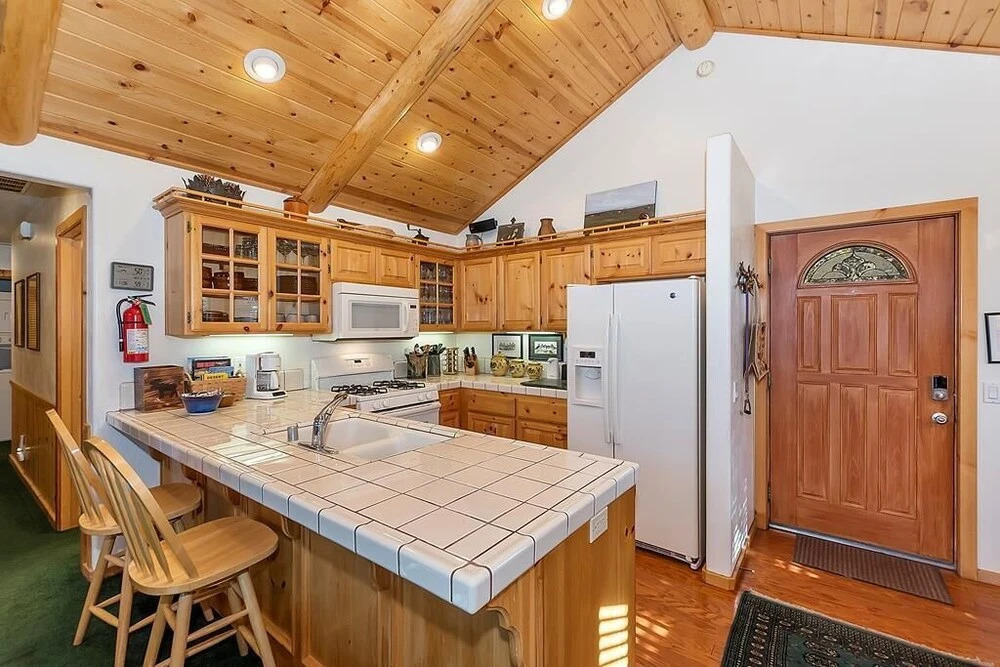 025 - Pacific Crest Trail Cabin