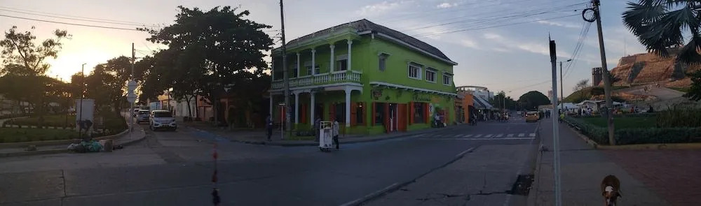 Hostel La Colonia
