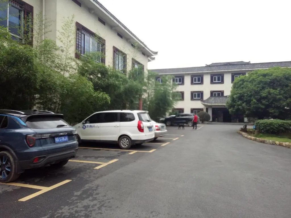 Lang Quan Holiday Hotel