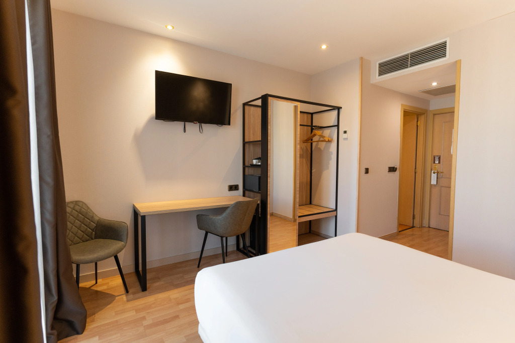 Отель Petit Palace Eixample