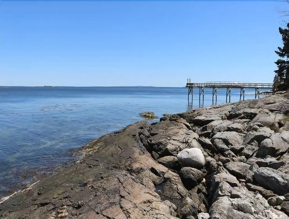 Barnacle on Flye Point - Three Bedroom Home