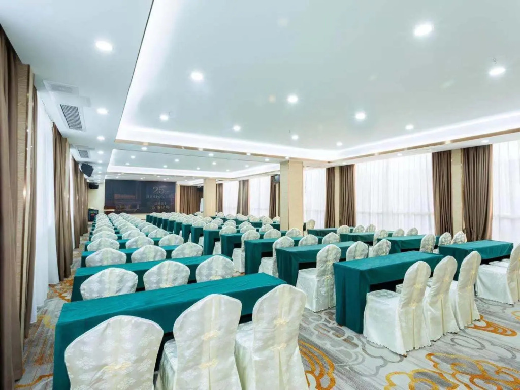 Vienna Hotel (Foshan West Railway Station Airport Branch)