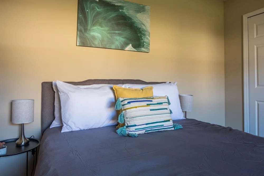 Sunny Apartments near Beach by Frontdesk