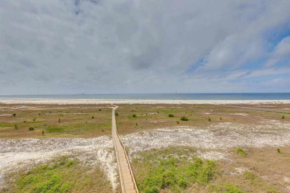 Beachfront Dauphin Island Condo w/ 2 Pools & Sauna