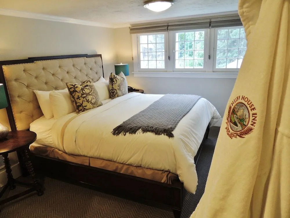 Huff House Inn and Cabins
