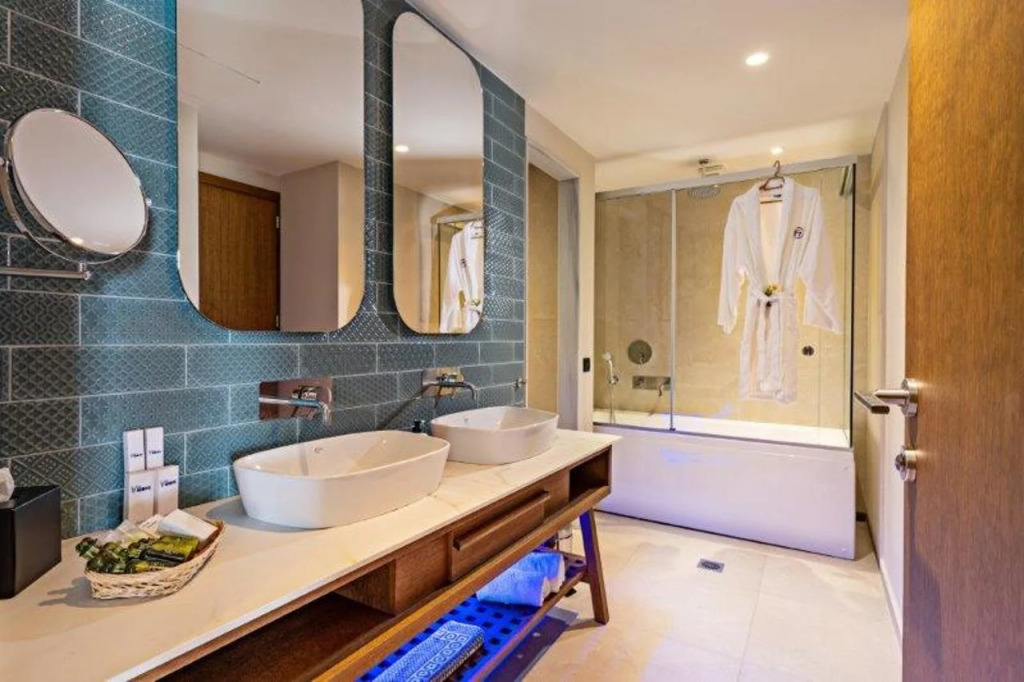 Minos Ambassador Suites & Spa