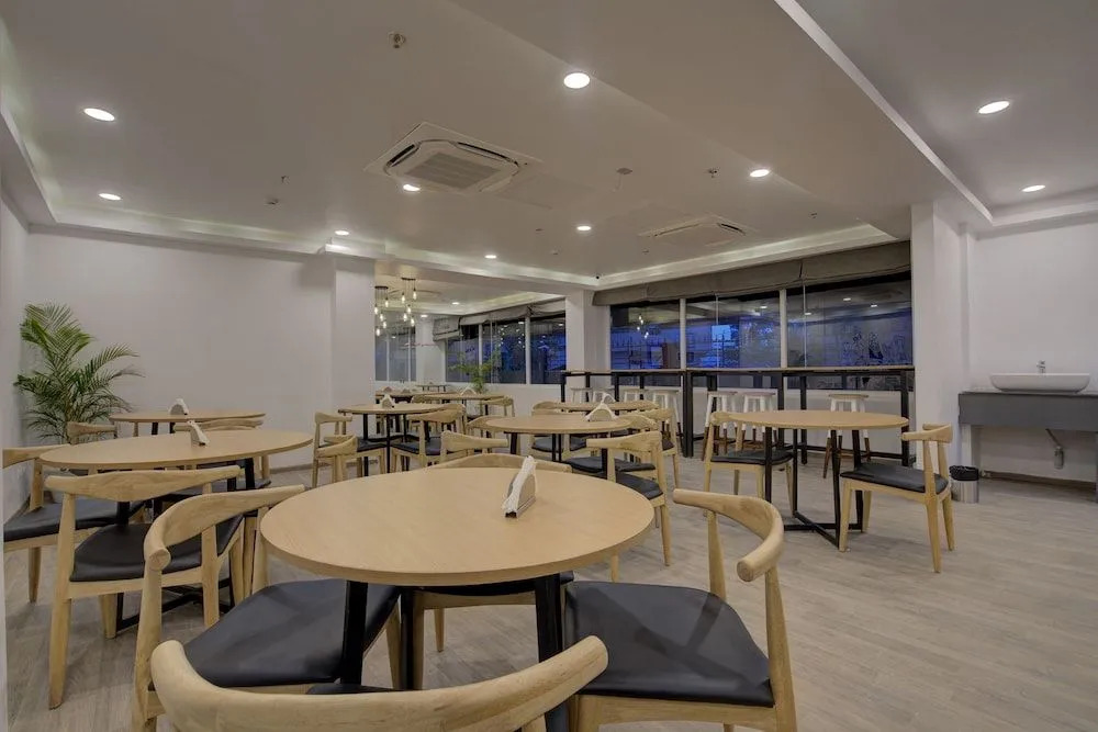 OYO Townhouse 114 Eureka Grand