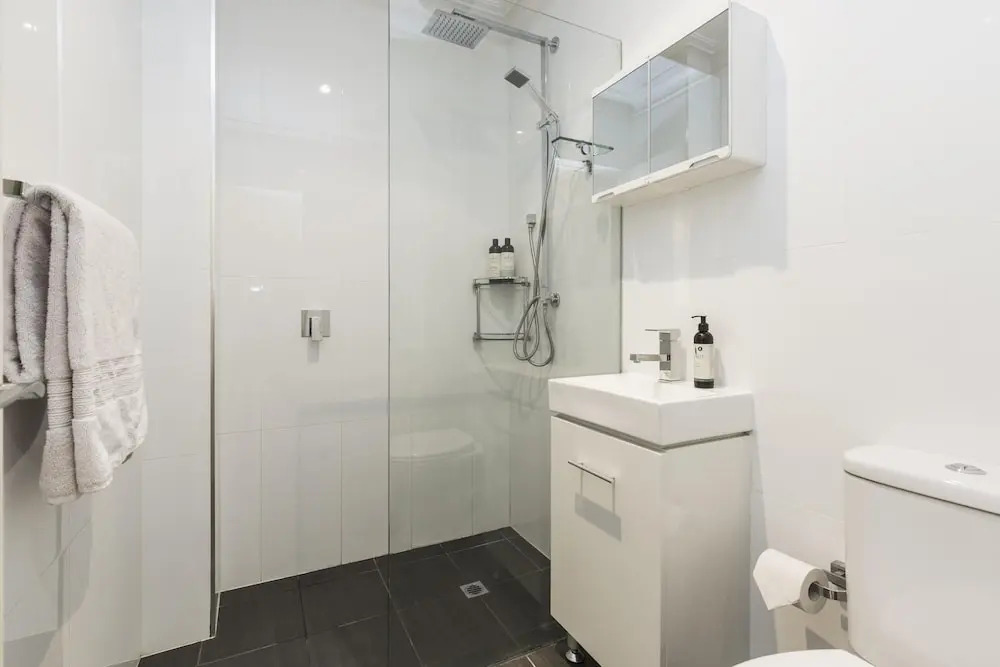 Redfern 2 Bedroom 2 Bathroom Apt With Netflix