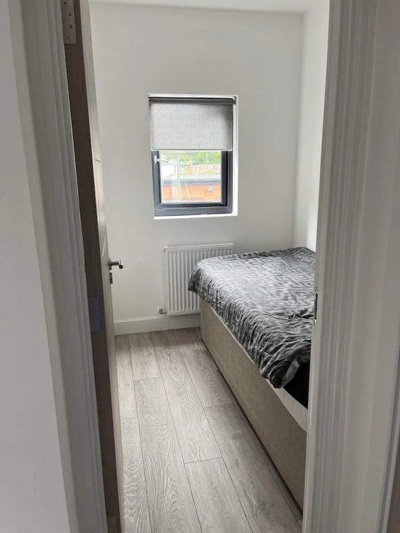 Apartment - Sleeps up to 5 & On-street Parking
