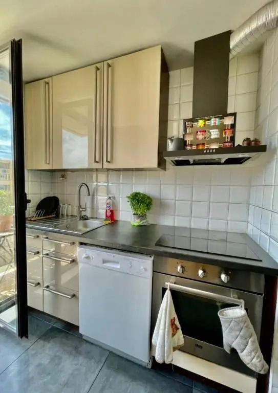 "Chez Jules" Spacious apt with 2 balconies in Marseille
