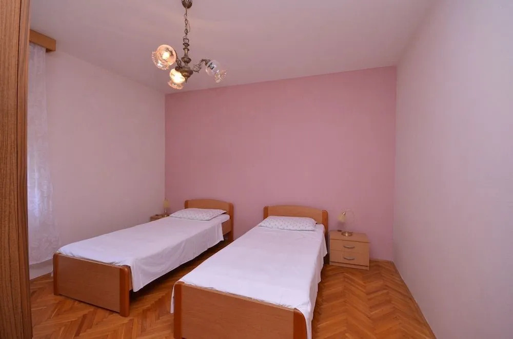 Apartment Frane