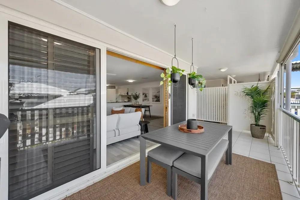 3-bed Haven With Balcony and Bbq, 5-min to Beach