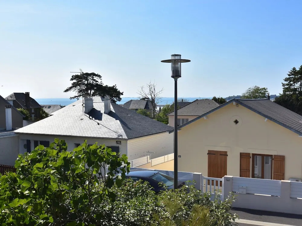 Cosy Holiday Home With Sheltered Terrace and Barbecue, Close to the Beach