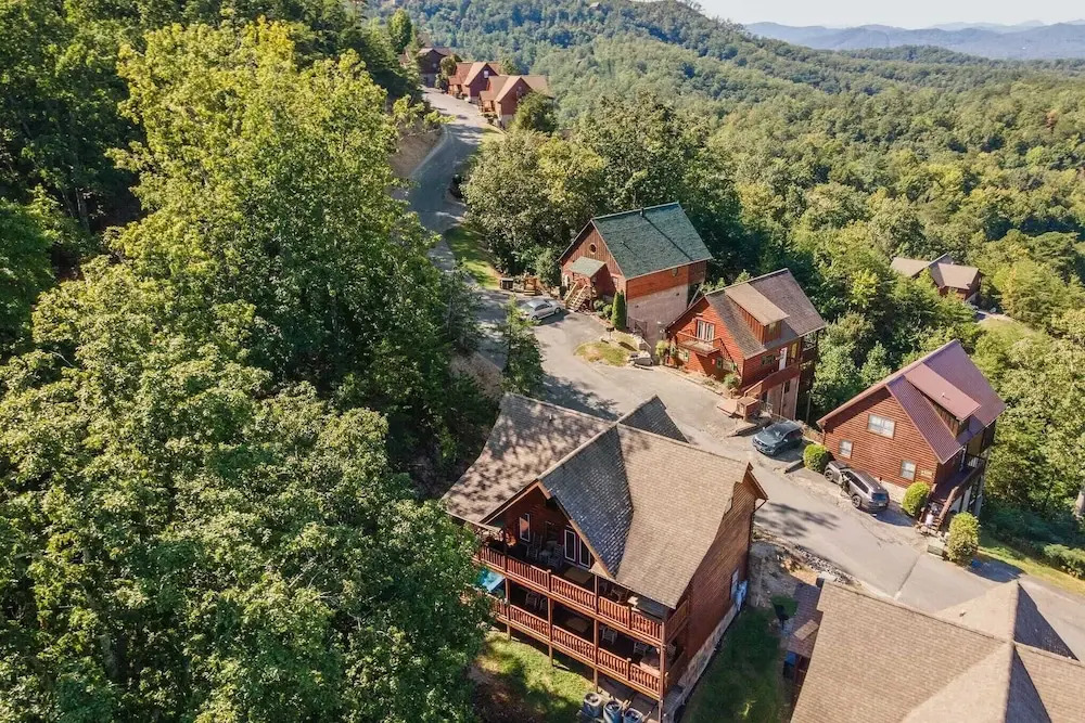 Bears Den Way by Avantstay Private Golf Sim, Firepit & Mountain Views Near Dollywood