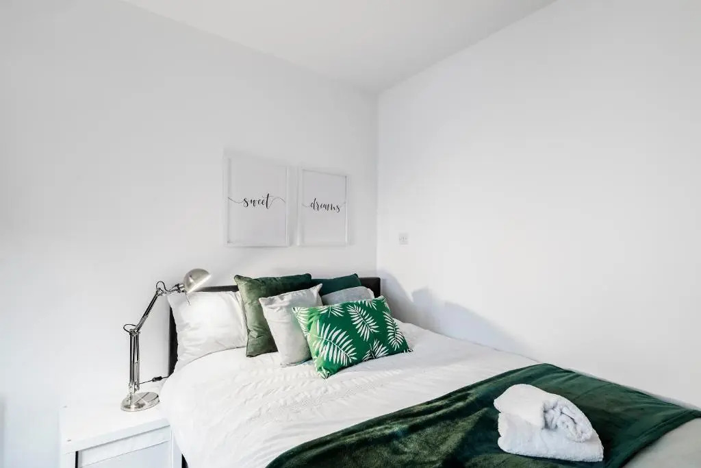 Air Host and Stay - Argyle Apartment sleeps 4 City Centre