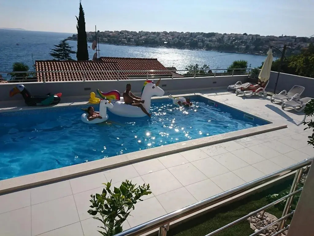 Charming modern house with the new swimming pool - apartment Maya 1
