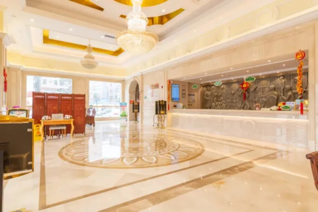 Vienna Hotel (Huizhou Zhongkai High-speed Railway Station Green Fairy Tale Branch)
