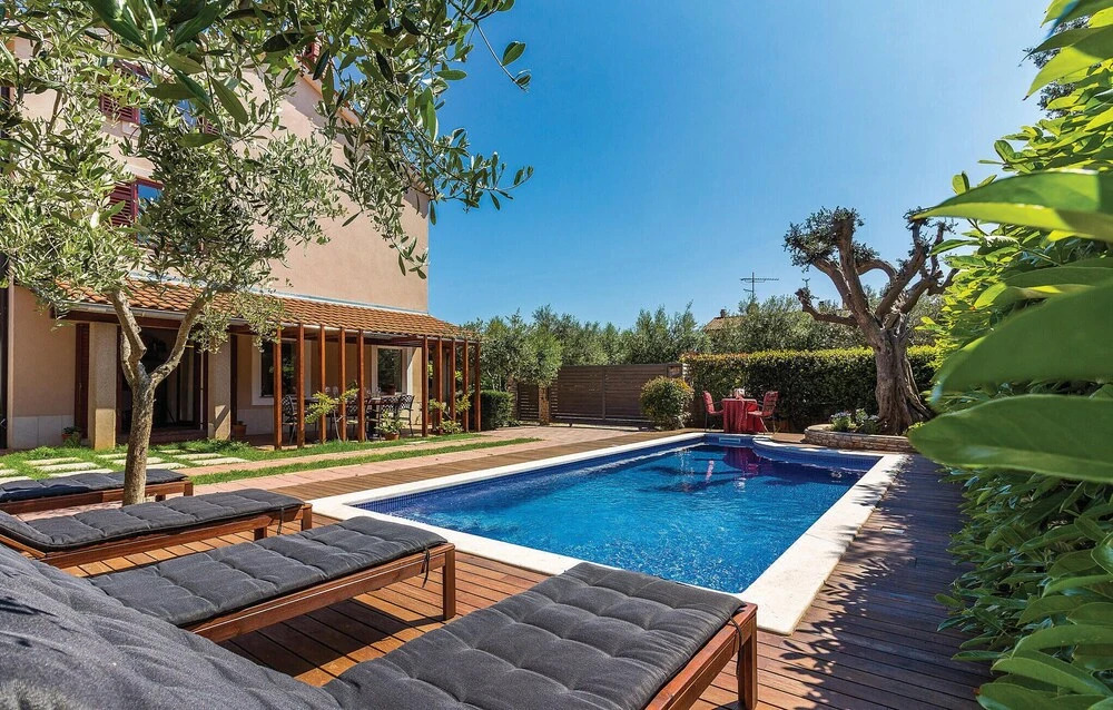 Nice Home in Pula With Wifi and 4 Bedrooms