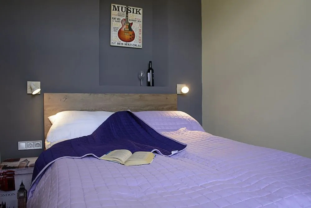 New - Walnuttree Double 12 Person Apartment Central in Budapest - Hungary