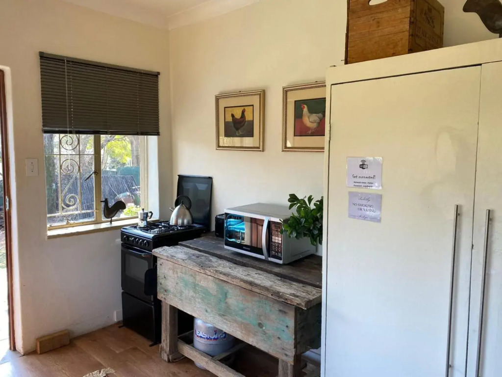 Lovely, spacious 1 bedroom rental and free parking