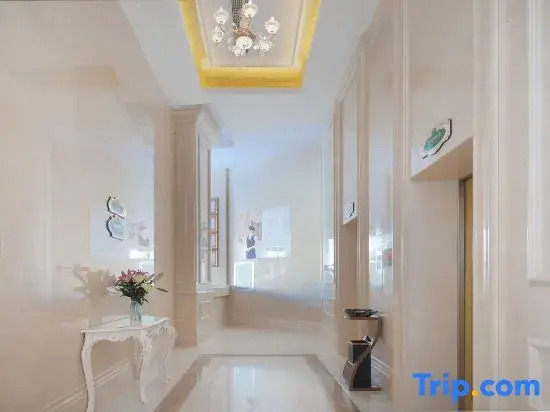 Vienna Hotel (Kunming Baiyun Road Metro Station Jiang'an)