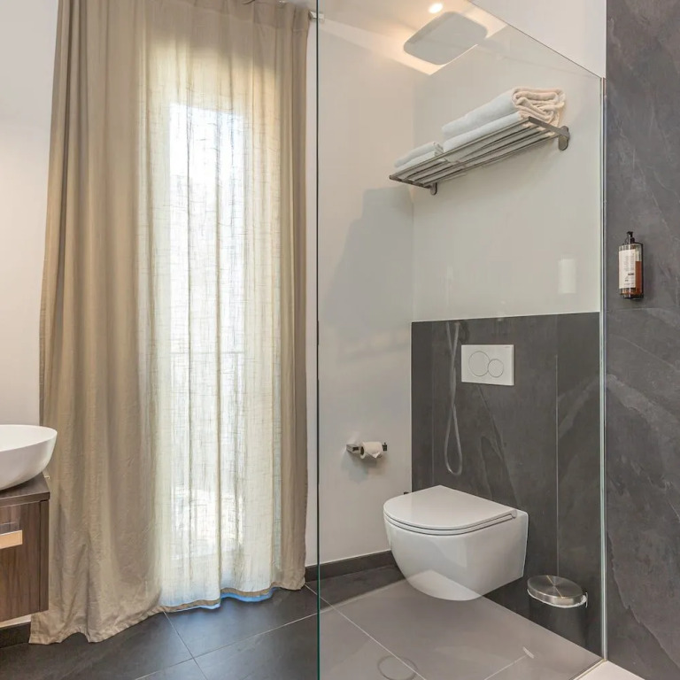Icon H 307 Suite Micro-living