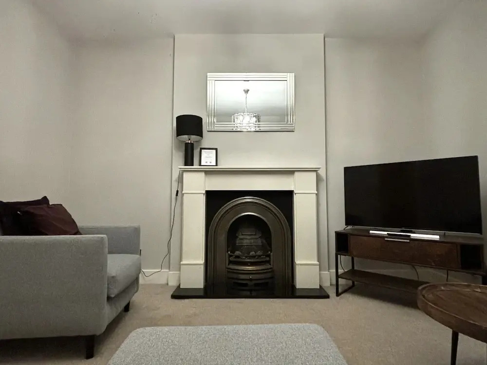 Large Home near city centre, UOB & QE hospital