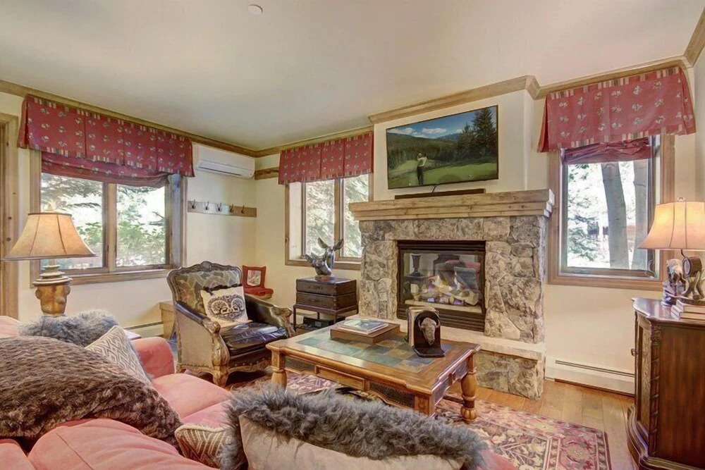 Cozy & Central Arrowhead Ge Townhome 2 Bedroom Condo by RedAwning