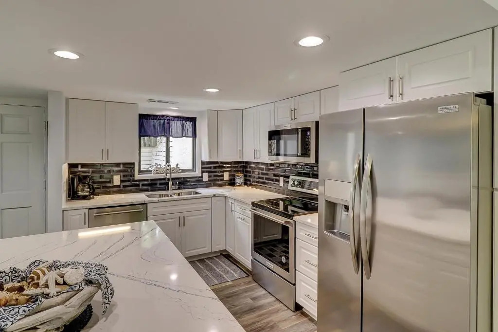 1504 Shipmaster 2 BR Condo Shipyard