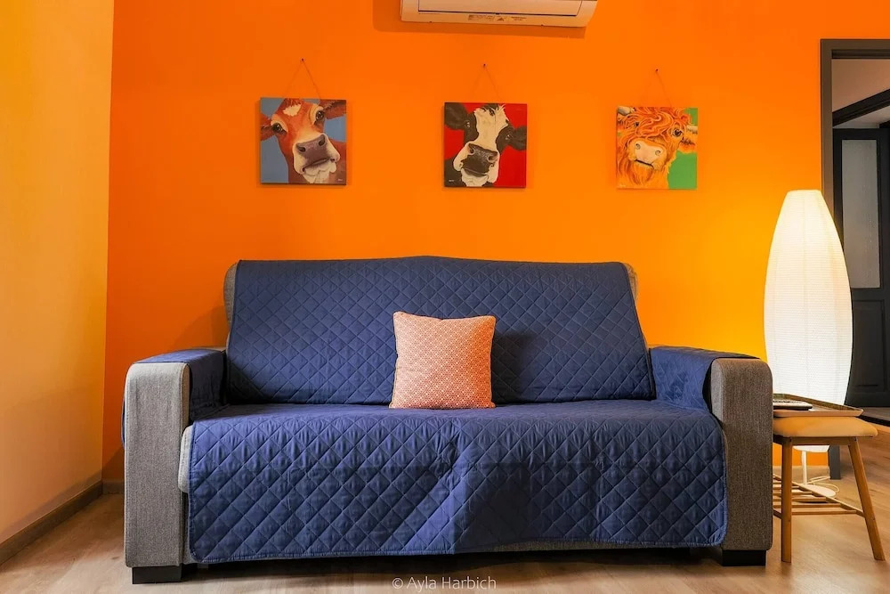 Character 2BR Upper Retreat With BBQ Terrace Parking