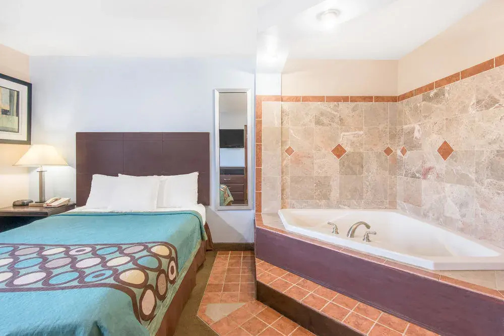 Super 8 by Wyndham Cleveland