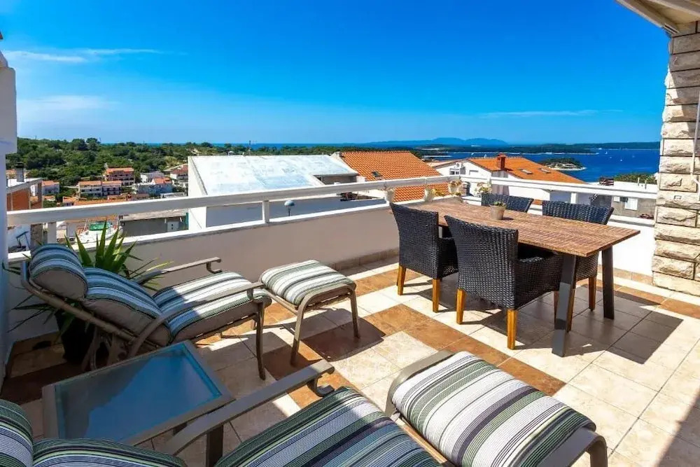 Peaceful Apartment With Beautiful View