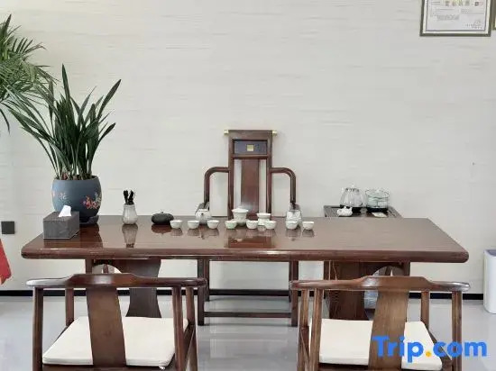 Weishan Island Hufeng Manshe Homestay (Weishan Lake Tourist Area)