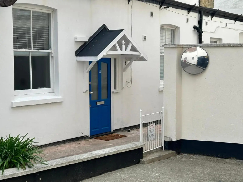 Beachside Mews