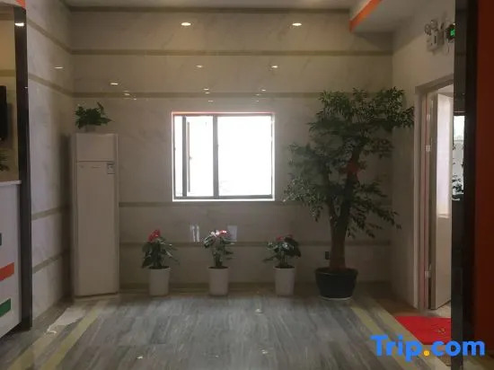 Seven Orange Hotel Shenzhen (Tianan Yungu Huawei Base Store)