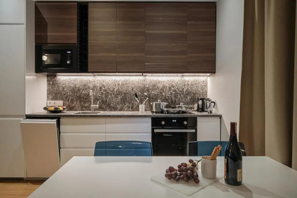 Spacious, New, High Ceilings, Central, by Cohost
