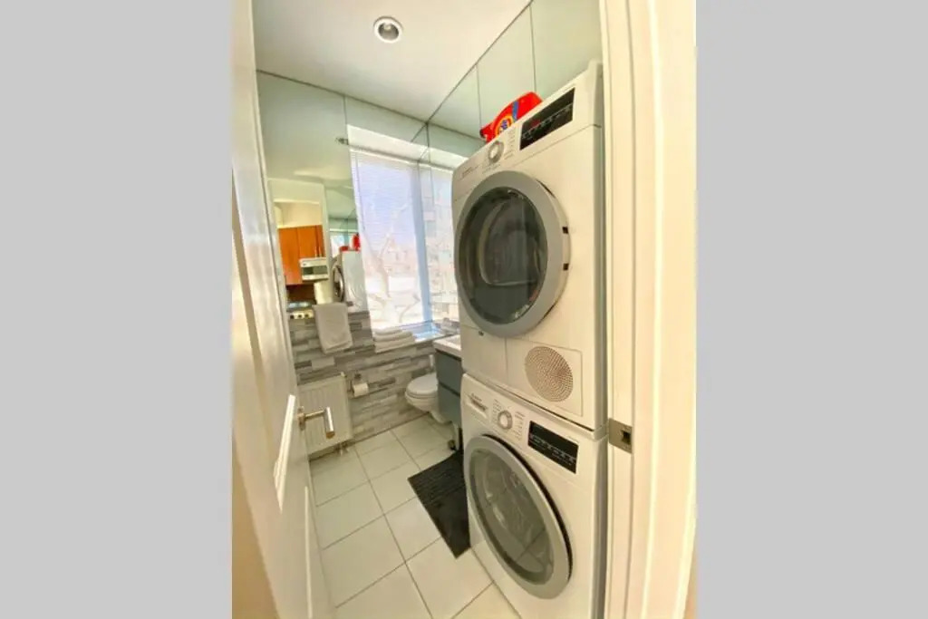 Beautiful 3 Bdrm 2 Bath Private Luxury Townhouse!
