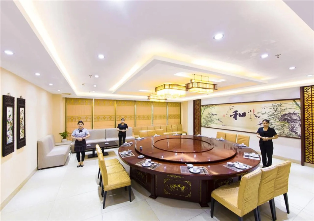 Vienna Hotel Zhanjiang Haibin Avenue Branch