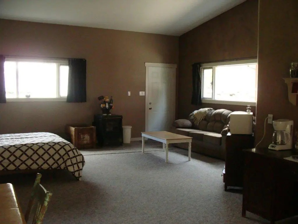 Knotty Pines Bed & Breakfast