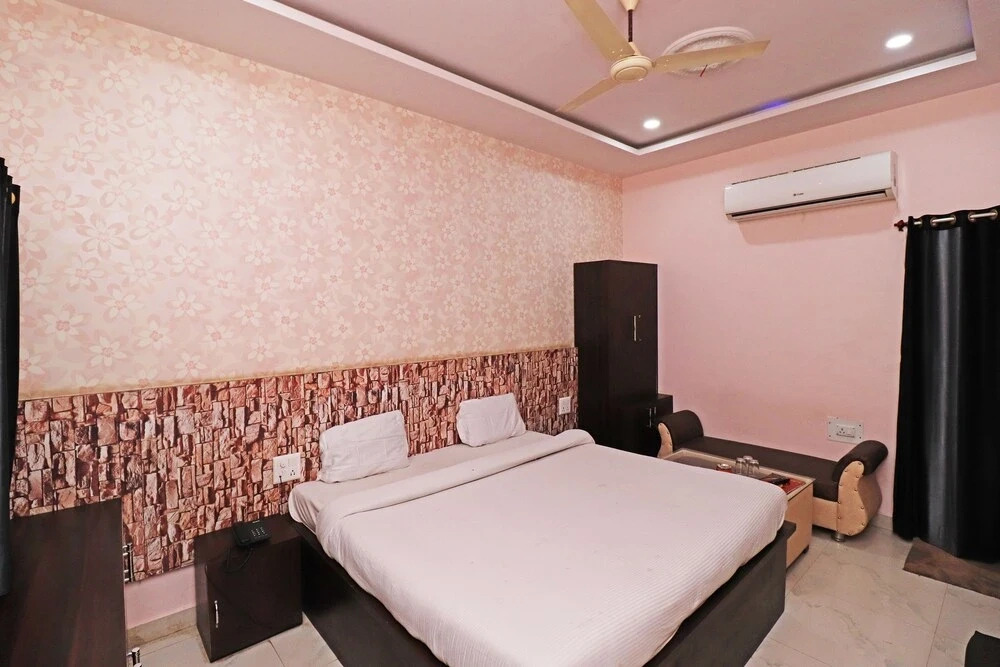 HOTEL ALOK Residency