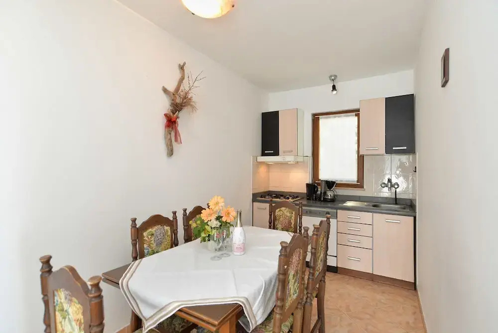 Apartment 1096