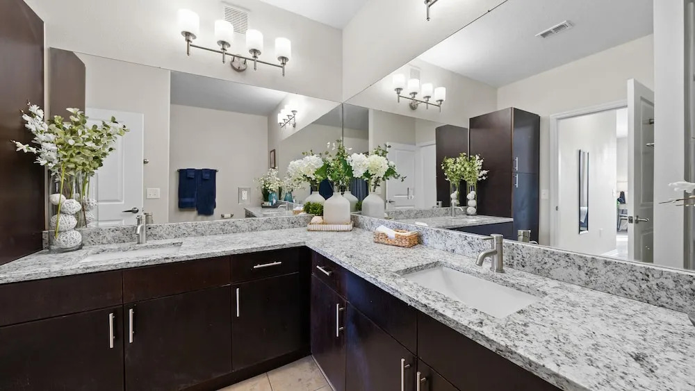 Stylish 2BR Corporate Stay Pool Balcony 2